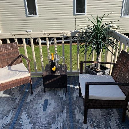 Beautiful 3 Bedroom Caravan With Hot Tub - Tattershall Lakes المظهر الخارجي الصورة