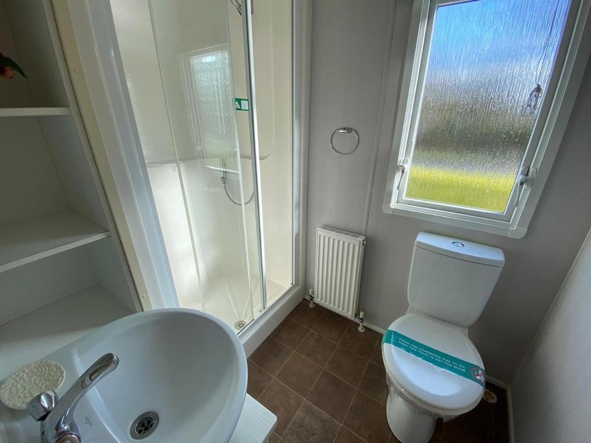 Beautiful 3 Bedroom Caravan With Hot Tub - Tattershall Lakes المظهر الخارجي الصورة