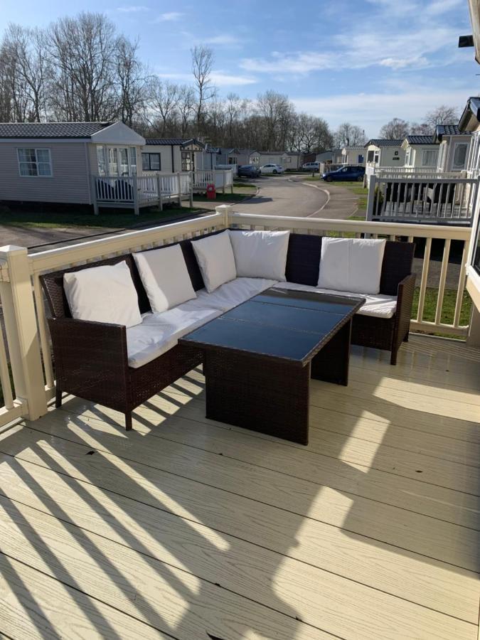 Beautiful 3 Bedroom Caravan With Hot Tub - Tattershall Lakes المظهر الخارجي الصورة