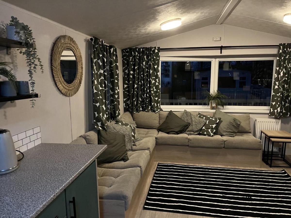 Beautiful 3 Bedroom Caravan With Hot Tub - Tattershall Lakes المظهر الخارجي الصورة