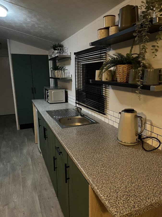 Beautiful 3 Bedroom Caravan With Hot Tub - Tattershall Lakes المظهر الخارجي الصورة