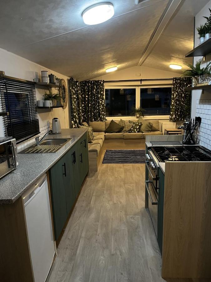 Beautiful 3 Bedroom Caravan With Hot Tub - Tattershall Lakes المظهر الخارجي الصورة