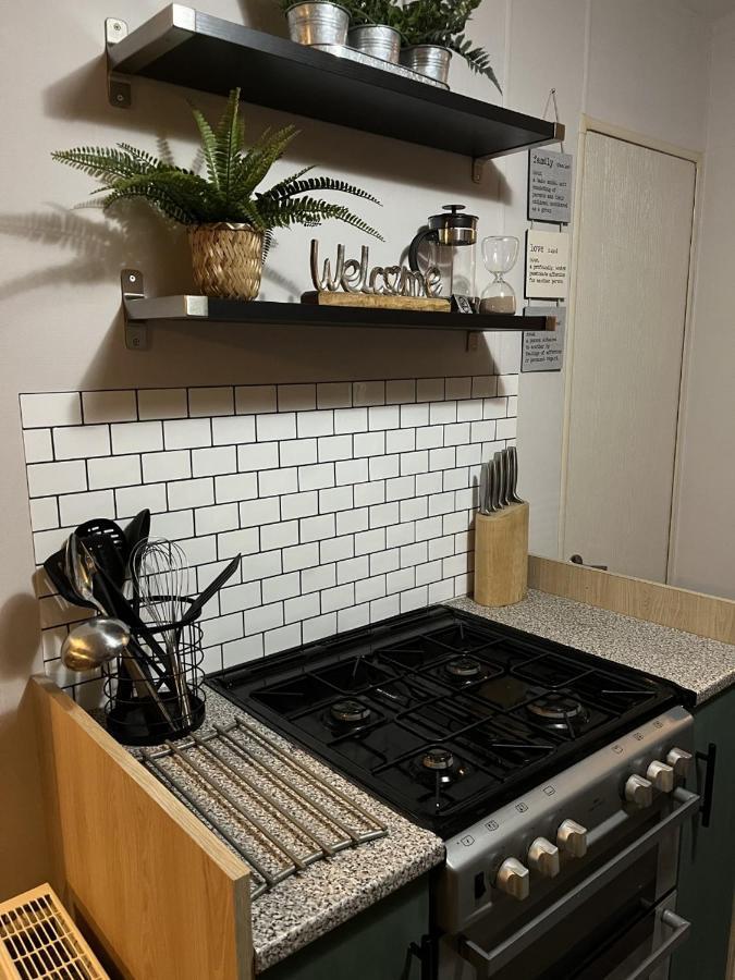 Beautiful 3 Bedroom Caravan With Hot Tub - Tattershall Lakes المظهر الخارجي الصورة