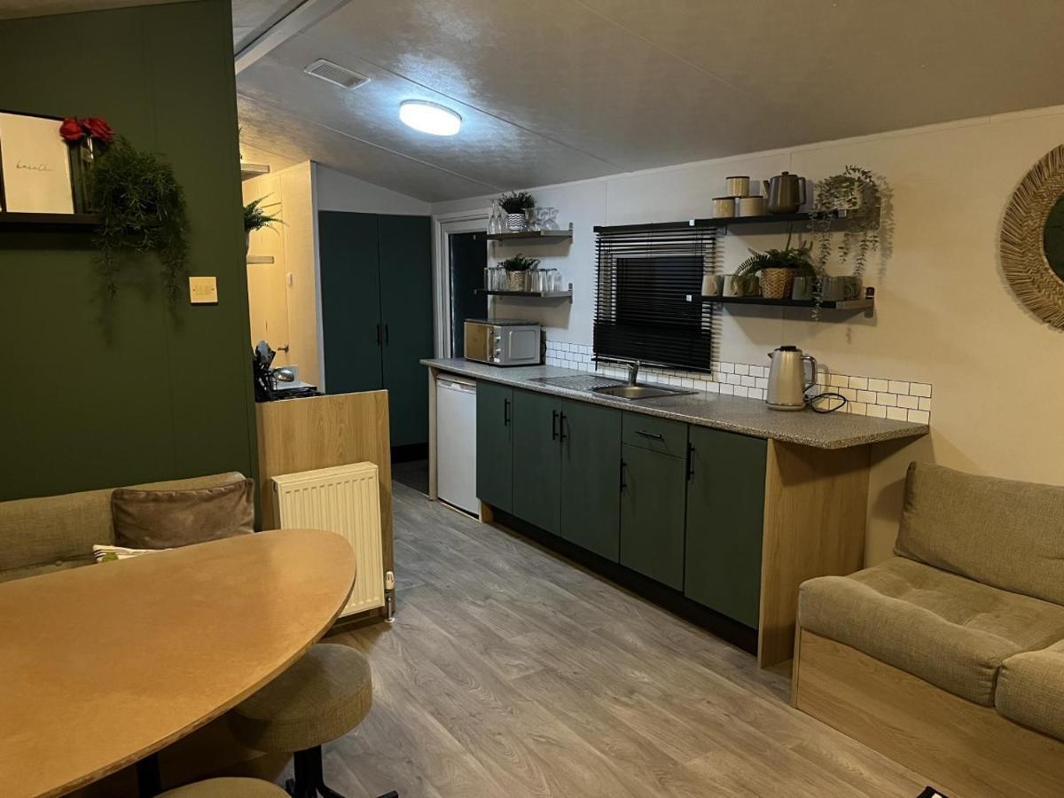 Beautiful 3 Bedroom Caravan With Hot Tub - Tattershall Lakes المظهر الخارجي الصورة