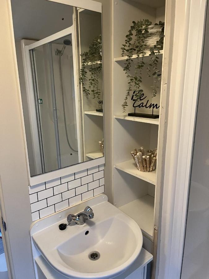 Beautiful 3 Bedroom Caravan With Hot Tub - Tattershall Lakes المظهر الخارجي الصورة