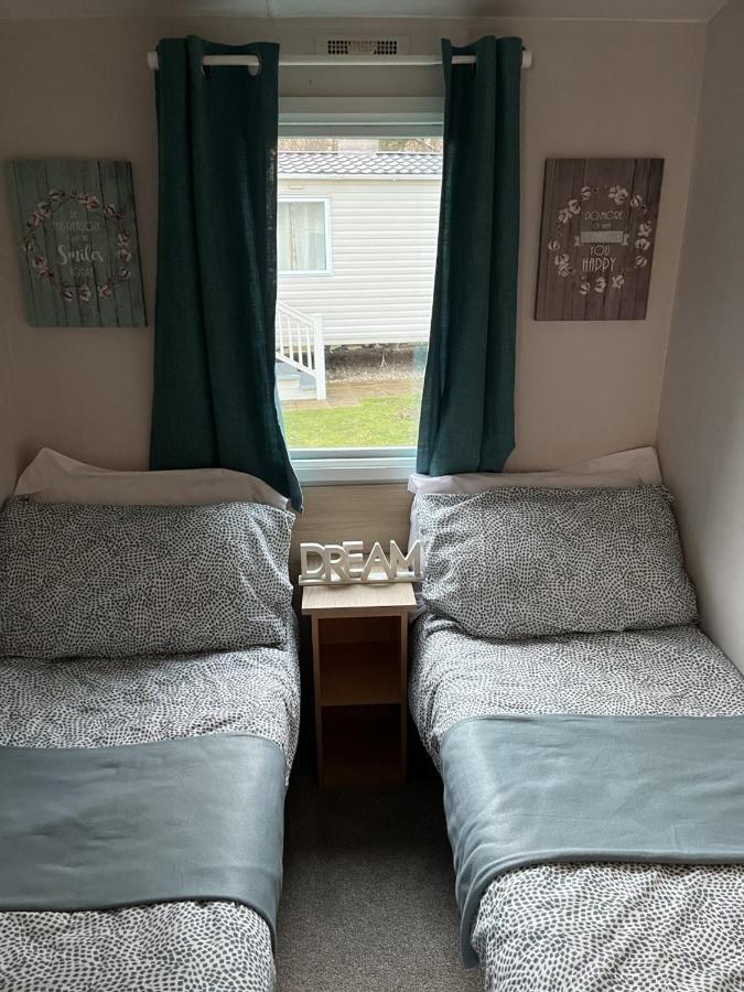 Beautiful 3 Bedroom Caravan With Hot Tub - Tattershall Lakes المظهر الخارجي الصورة